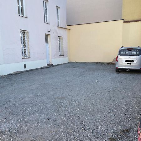 Varady'S Large Apartment With Private Parking Кошице Экстерьер фото